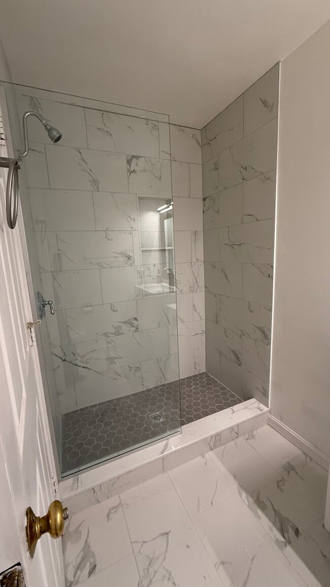 Building Photo - 810 Metacom Ave Unit 1 Rental
