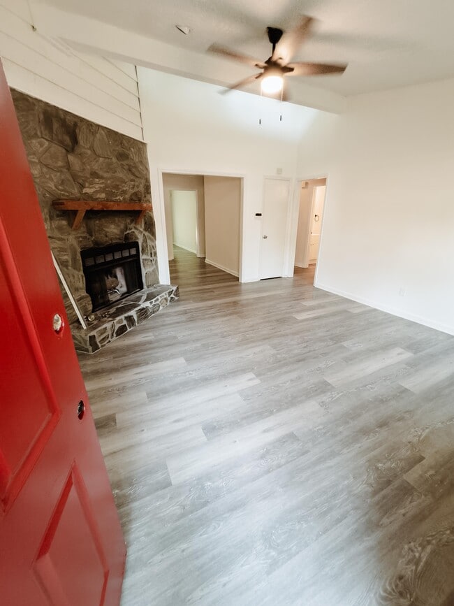 Photo - 4001 Hawthorne Cir SE