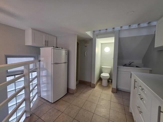 Photo - 216 Montreal St Unit 216-2