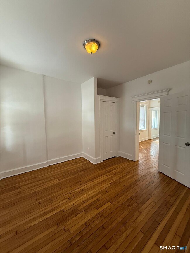 Photo - 175 Read St Unit 1