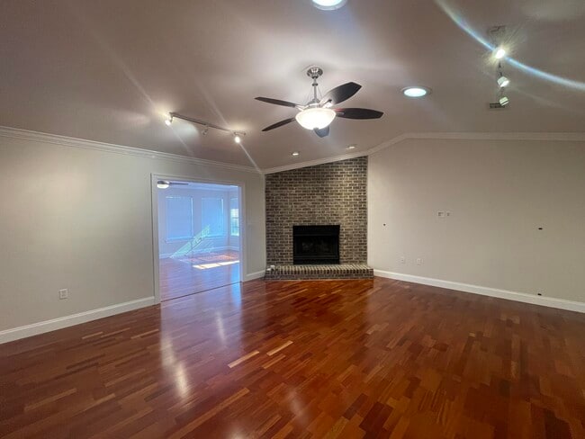 Photo - 1624 Oakmont Cir