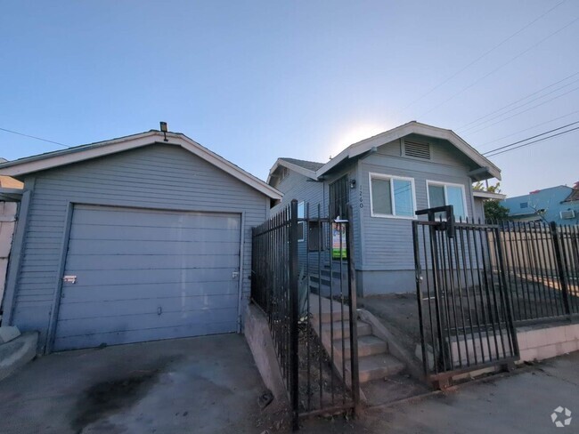 Building Photo - **Beautiful 2 Bed 1 bath Single Family Hom... Rental