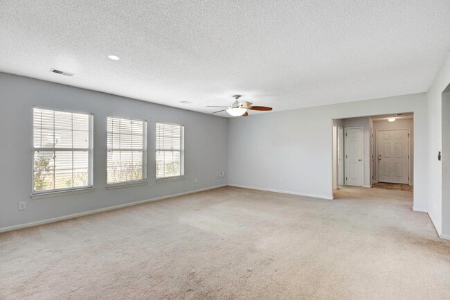 Photo - 104 Wildberry Ln