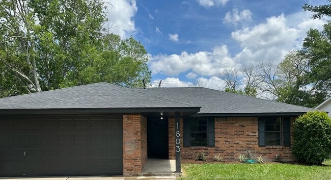 Photo - 1803 S Park St