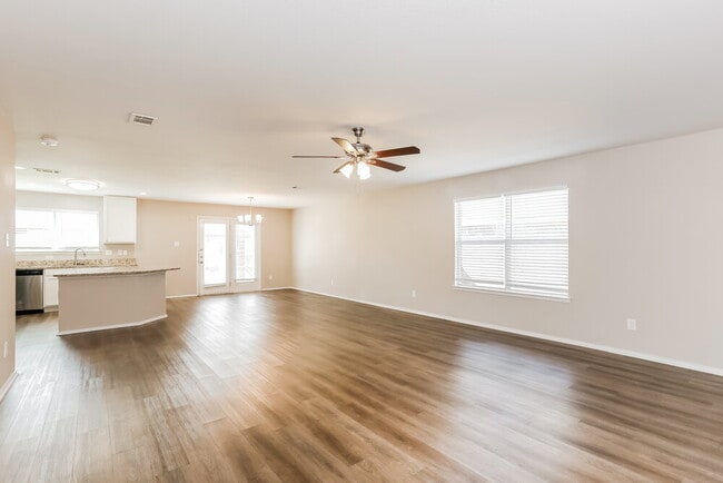 Photo - 421 Fawn Hill Dr