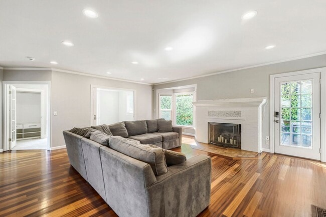 Photo - 422 W Raye St