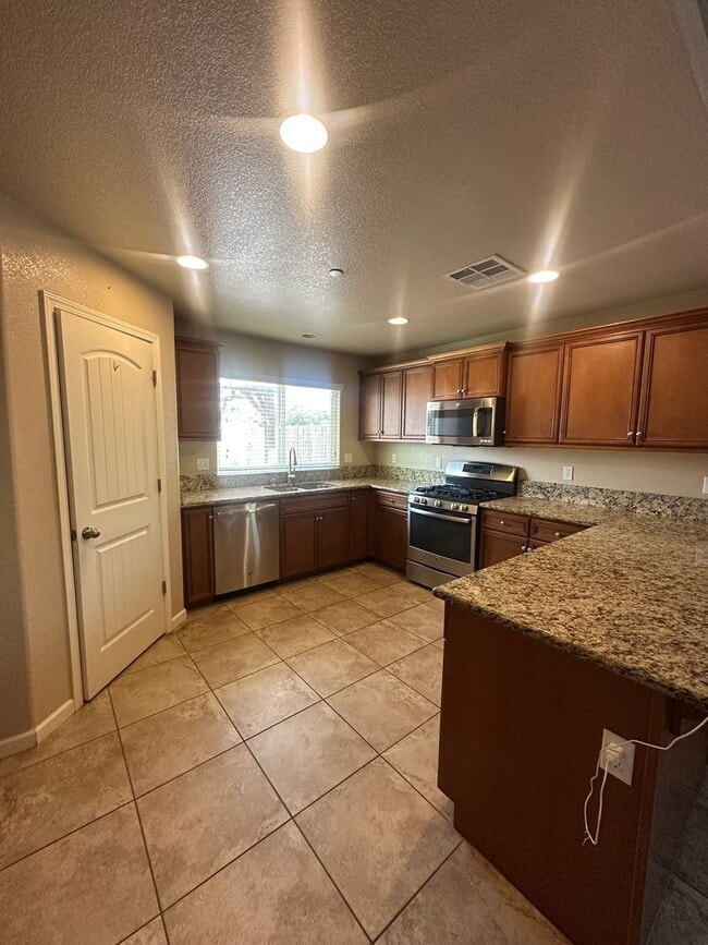 Photo - 4 bedroom 2 bath home in quiet Hanford neighborhood