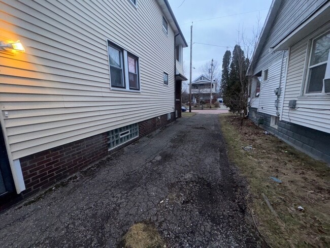 Photo - 12713 Craven Ave Unidad UP