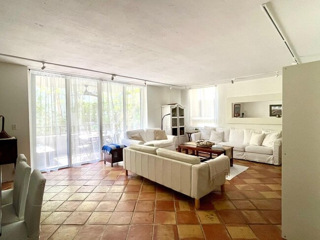 Building Photo - 161 Crandon Blvd Unit Key Colony 313