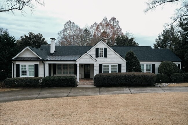 Building Photo - Luxury 4br/3.5ba house