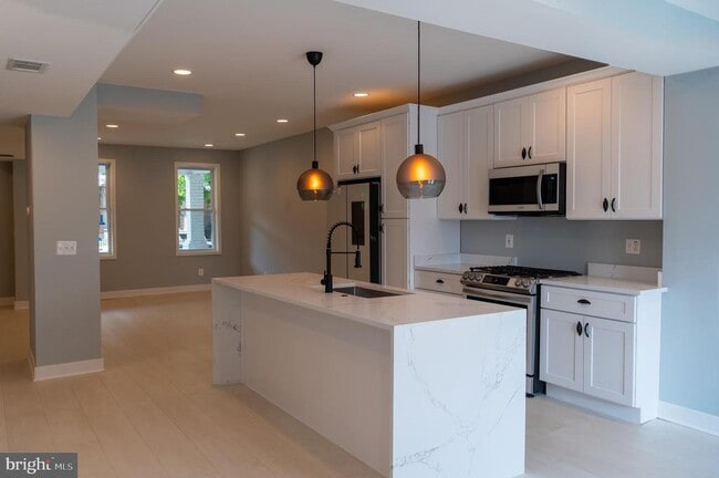 Photo - 706 Longfellow St NW