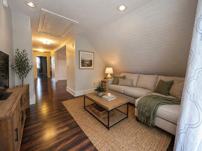 Building Photo - 1109 Townsend Ave Unit 3