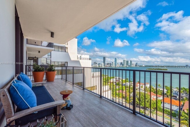 Photo - 1000 Venetian Way Unidad 1403