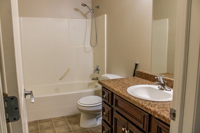 Photo - 462 W 1490 N