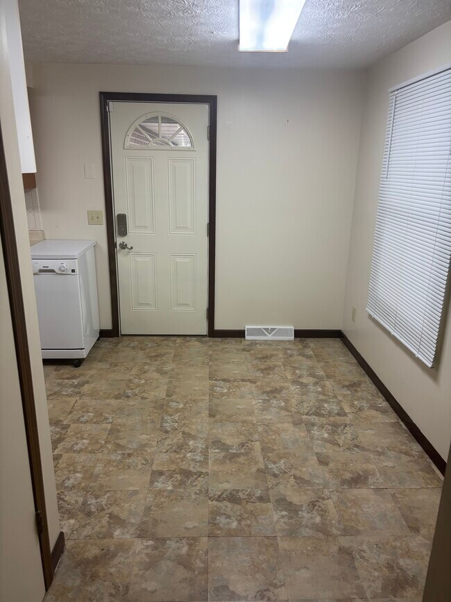 Photo - 2960 Thackeray Ave NW