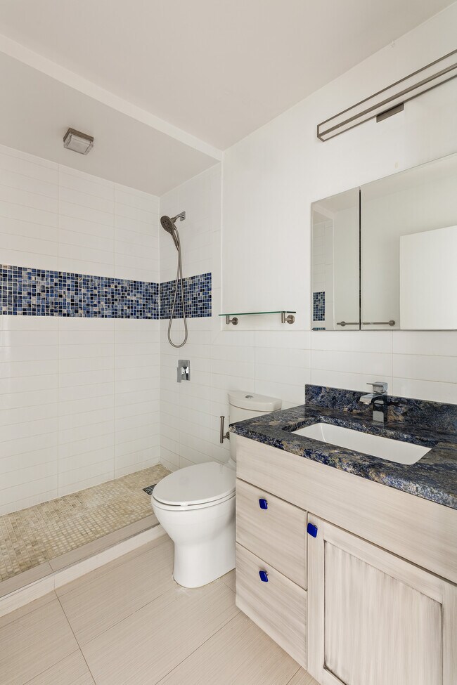 Photo - 137 E 36th St