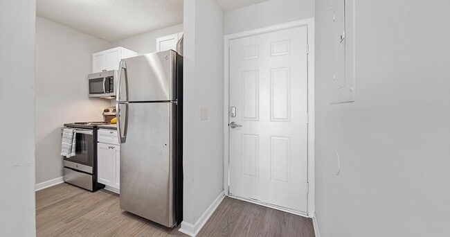 Kitchen-04-Seahawk-Retreat-Wilmington - Seahawk Retreat Apartments