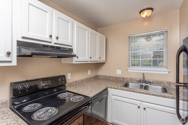 2BR, 1.5BA - 1,100 SF