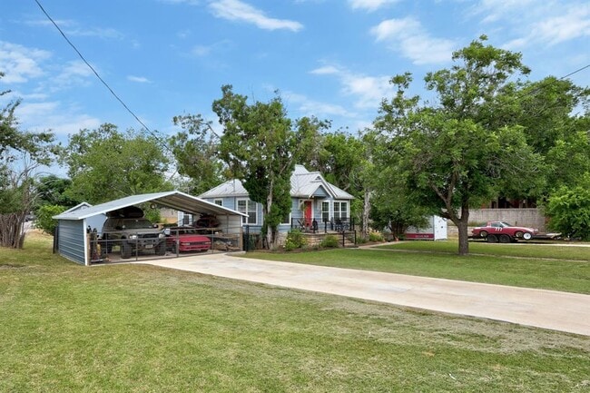 Photo - 2120 Leander St