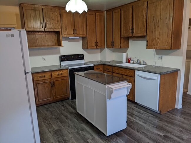 Photo - Tulip Way 4125-4127 Unit 4125