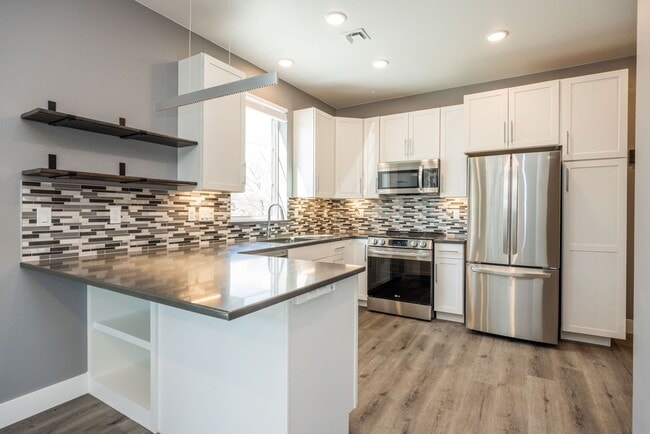 Building Photo - 745 N Washington Ave Unit Washington302