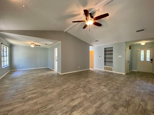 Photo - Gorgeous 3 bed 2 bath Single Story Home in Austin!!!