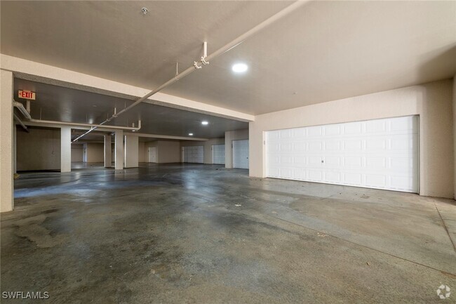 Building Photo - 1540 Clermont Dr Unit F-305 Rental