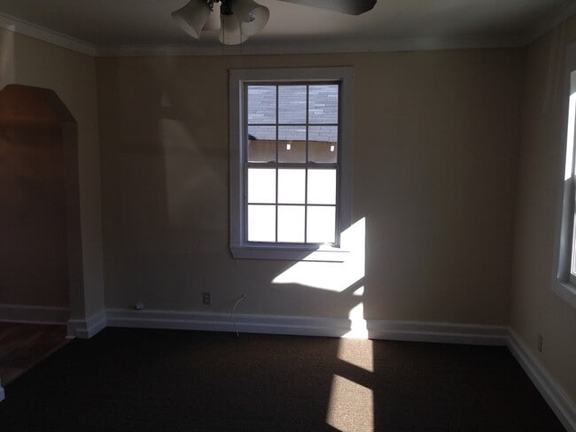 Photo - 206 Byron Hurst St