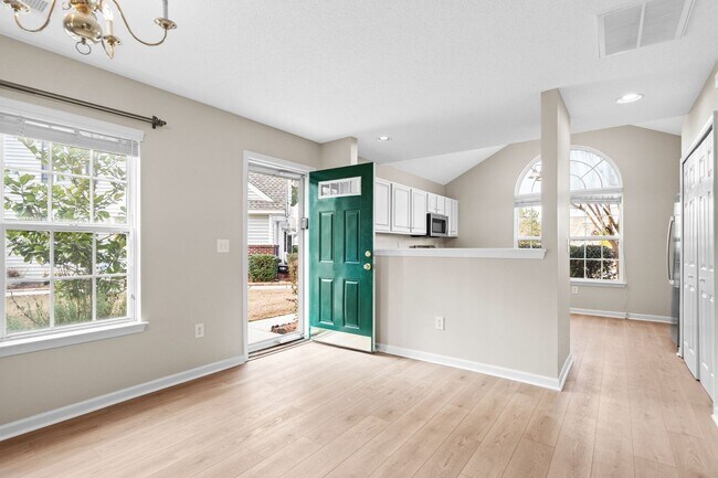 Photo - 571 Riverward Dr