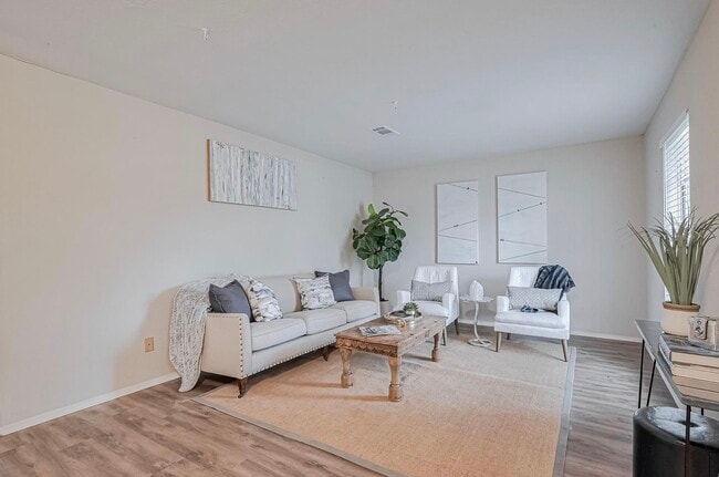 Building Photo - 505 Stoneledge Dr Rental