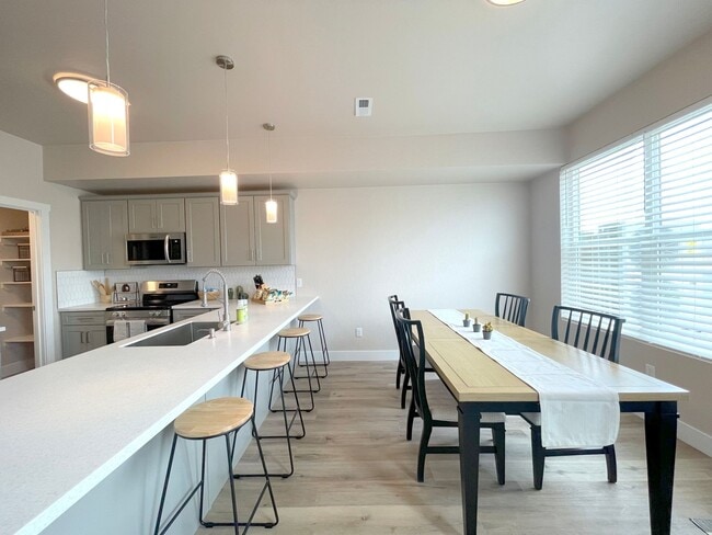 Photo - Beautiful 3br Townhome w 1-car Garage (2024)