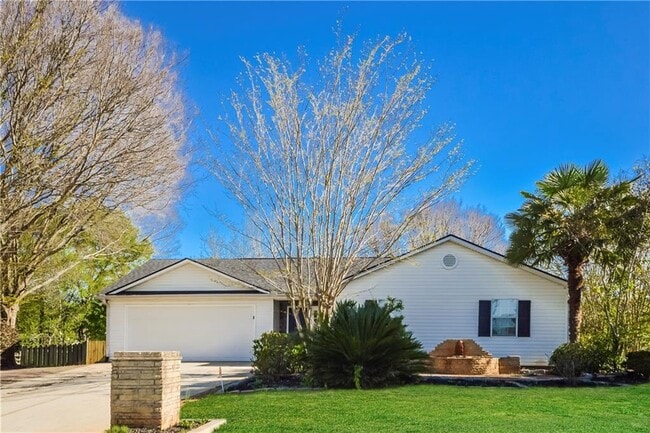Building Photo - 300 Claremont Dr