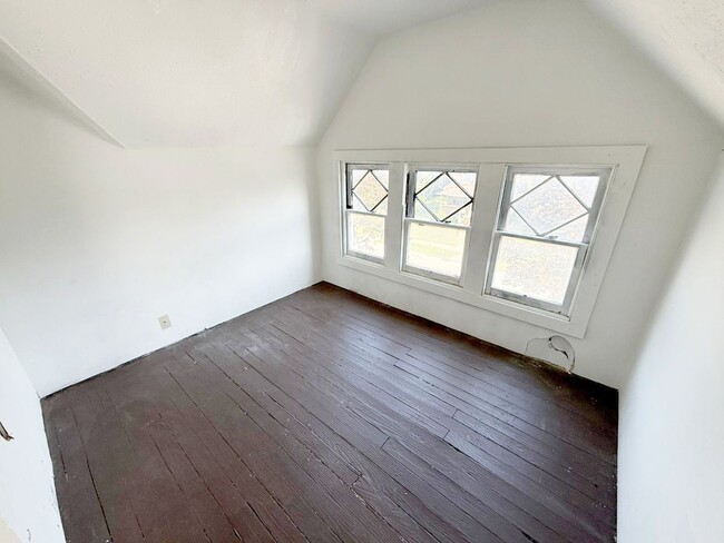 Photo - 3 BED 1 BATH BEAUTIFUL SINGLE FAMILY HOME