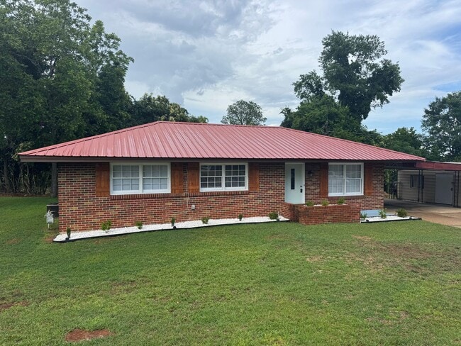 Building Photo - AVAILABLE NOW