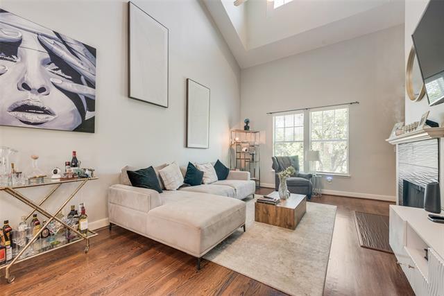 Building Photo - 4904 Live Oak St Unit 302
