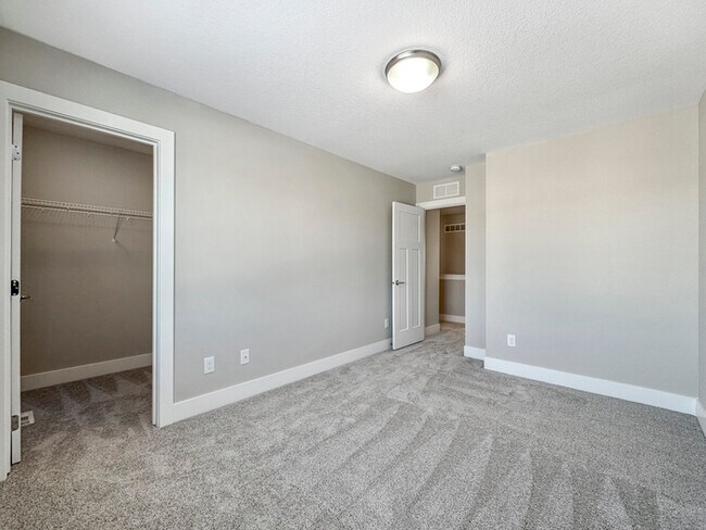 Photo - 1404 NE Primrose Ln