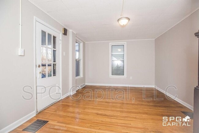 Photo - 427 Hood St