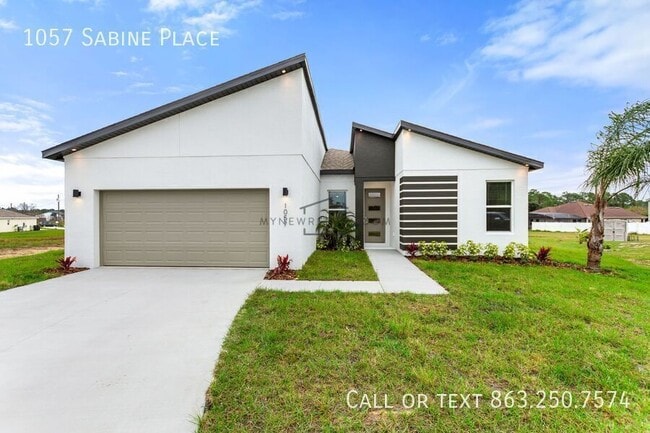 Building Photo - 1057 Sabine Pl