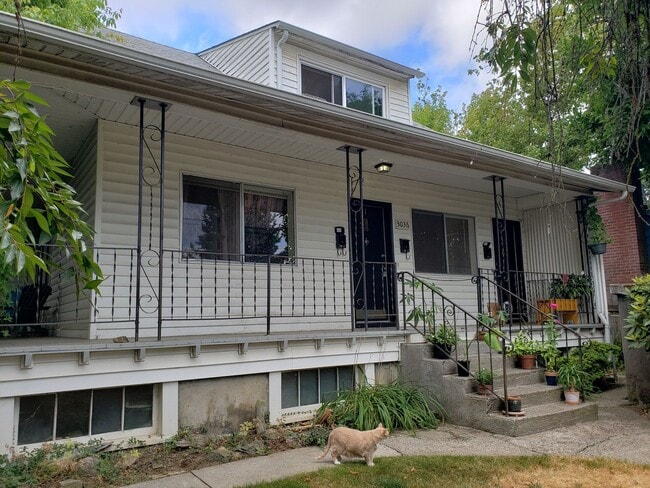 Building Photo - Arlington Pl. Triplex - EBB001 Unit 1