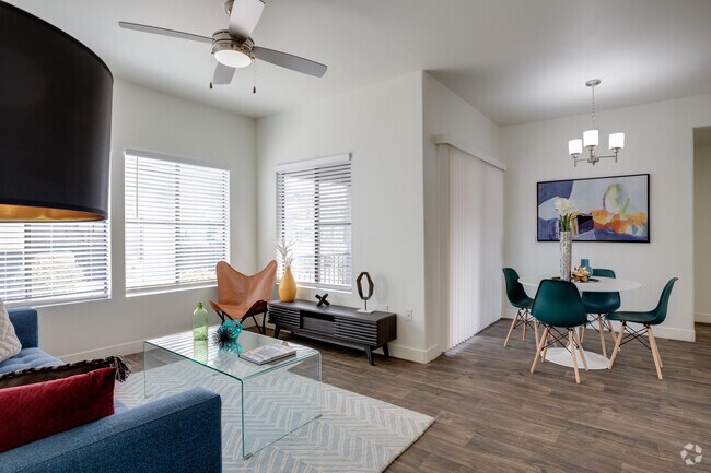2BR, 2BA - 961SF