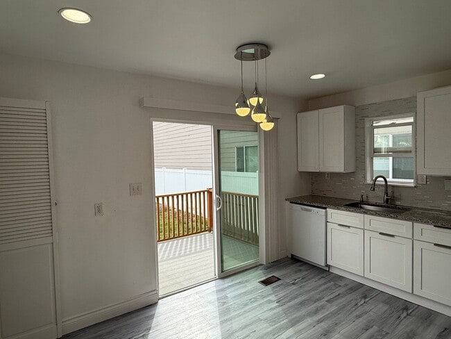 Photo - 1822 E Pacific Ave