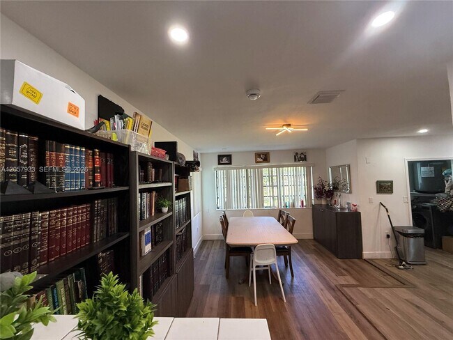 Photo - 17410 NE 11th Ave