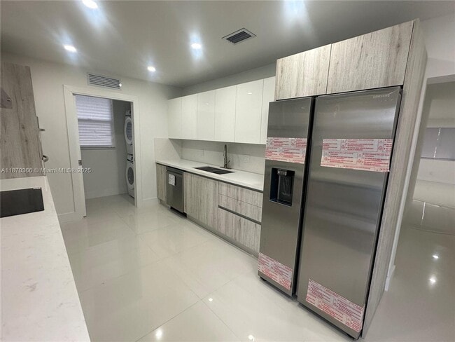 Photo - 526 S Rainbow Dr