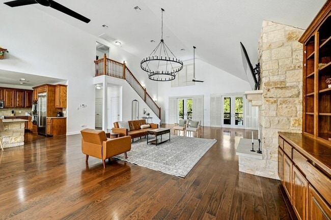 Photo - 211 Moore Ln