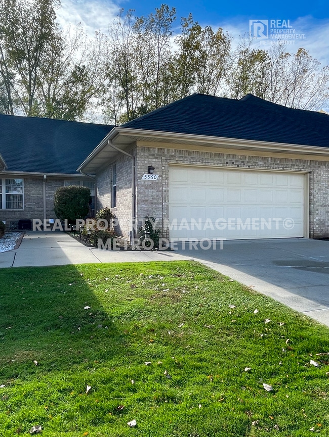 Building Photo - 5560 Seabreeze Ln