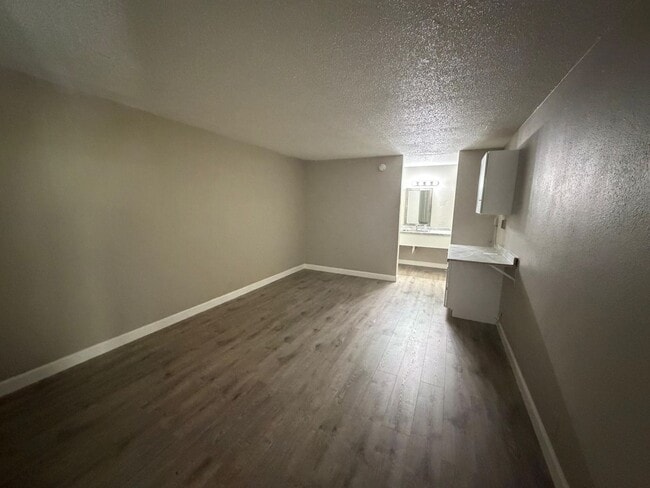 Photo - Studio apartment including Water, Electric & Cable TV. Community pool. Unit 2070