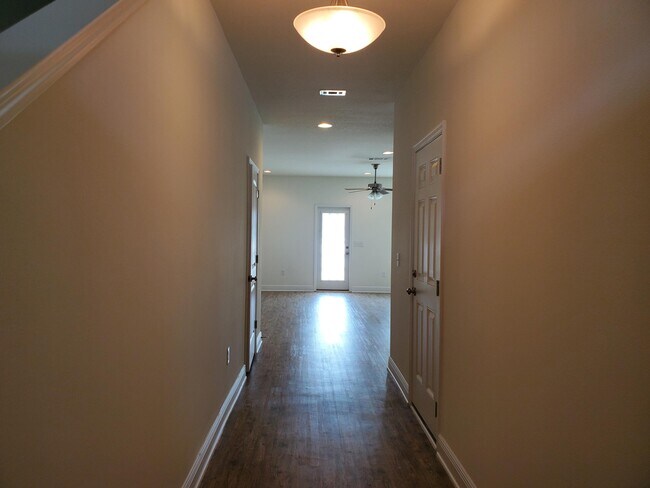 Photo - 115 Iron Horse Dr E