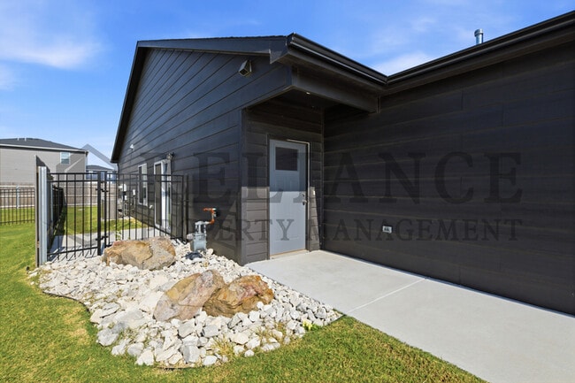 Photo - 2755 S Greenleaf St
