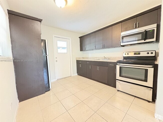 Building Photo - 3810 SW 55th Ave Rental