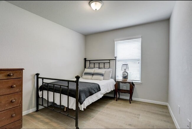 Photo - 721 Rim Water Dr